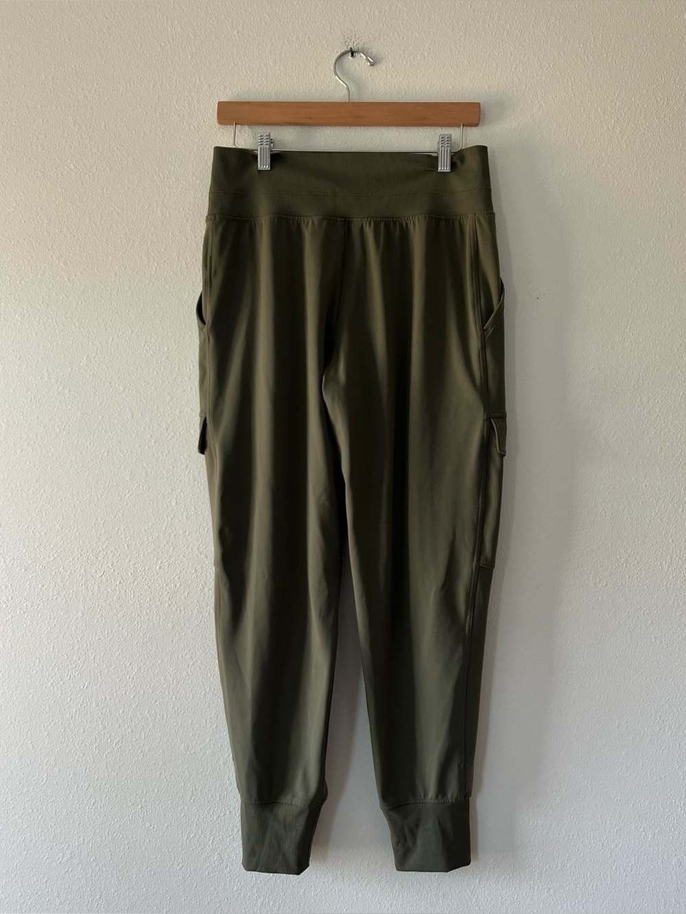 ATHLETA | Venice High Rise Cargo Joggers in Moss Green | M - Picture 3 of 5